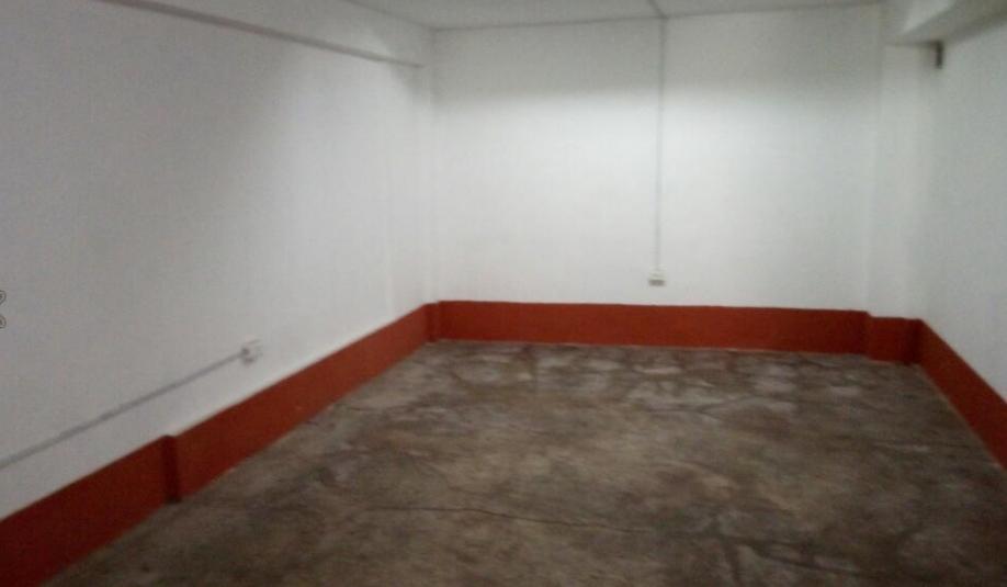 CERCA AL EMPORIO COMERCIAL GAMARRA 90 M2