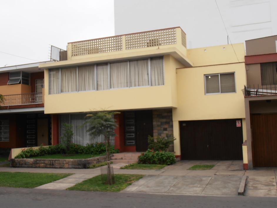 ID47151 Vendo Casa en Miraflores, muy bien ubicada en zona centrica, muy cerca a avenidas como Arequipa, Angamos