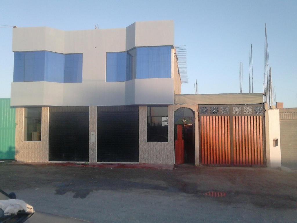 vendo casa en zona comercial en majes