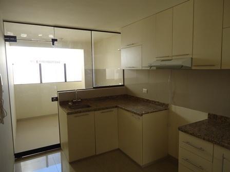 HS D 2125 Alquilo bonito departamento con cochera frente a parque en Residencial privada de Yanahuara 3er piso