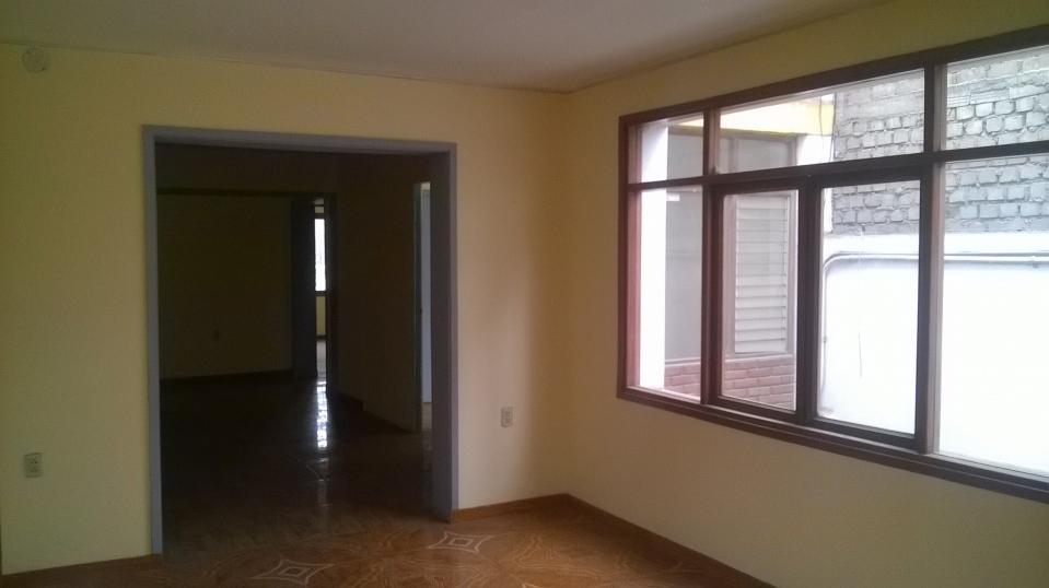 ALQUILO LOCAL COMERCIAL DE 140 M2, 2DO PISO, EN AVENIDA CARRETERA CENTRAL, IDEAL PARA CLÍNICA O LABORATO