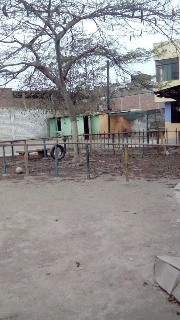 Se Vende propiedad como terreno en Av. Los CisnesHuachipa