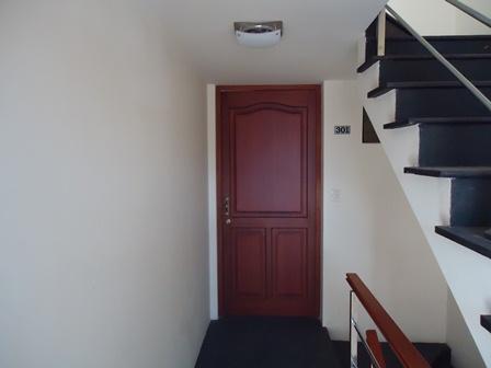 Alquilo bonito departamento con cochera frente a parque en Residencial privada de Yanahuara 3er piso