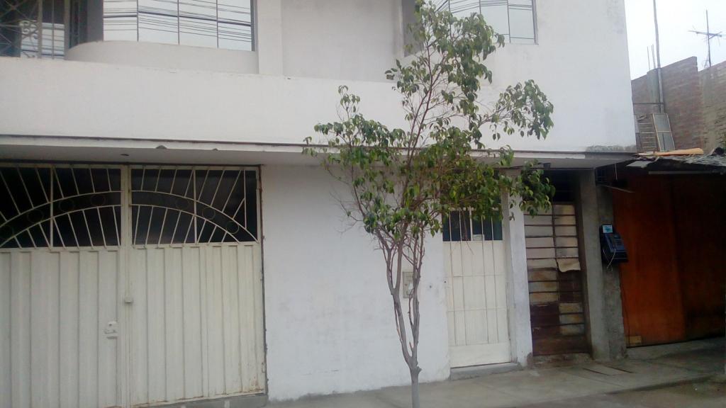 VENDO CASA EN PARCONA A ESPALDAS DE LA MUNICIPALIDAD