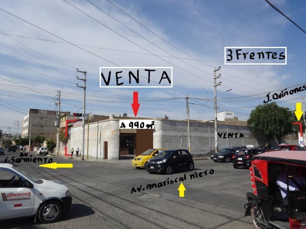 Local Comercial Buena Ubicación en Esquina con tres Frentes Zona Centrica