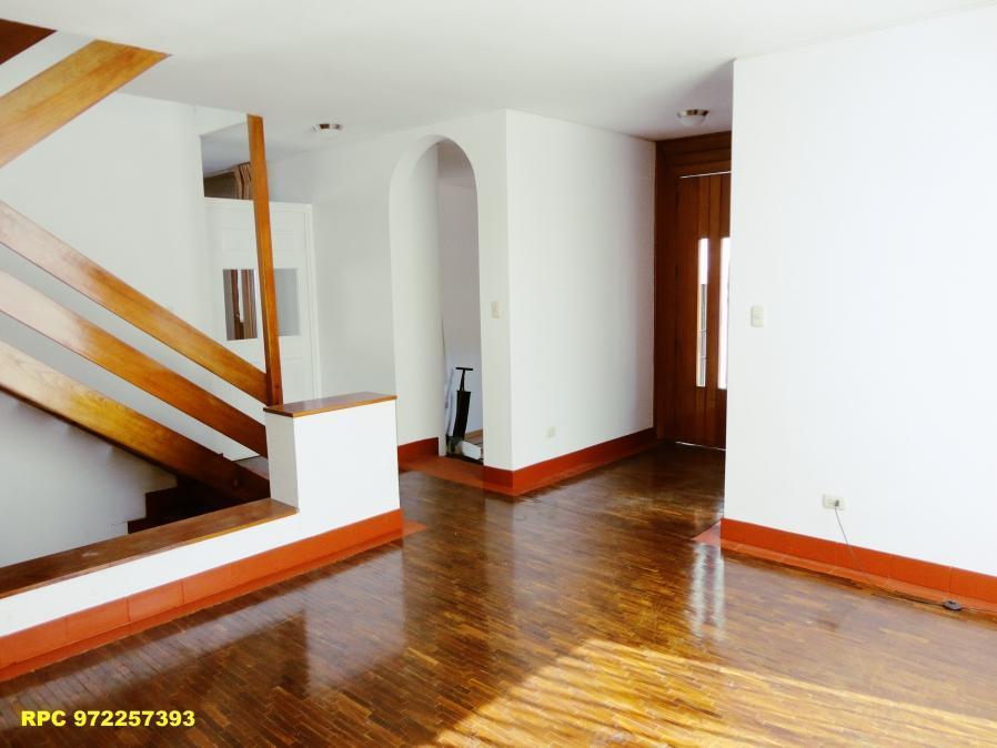 VALLECITO Vendo Comfortable Casa de 3 Pisos en Urb. Residencial