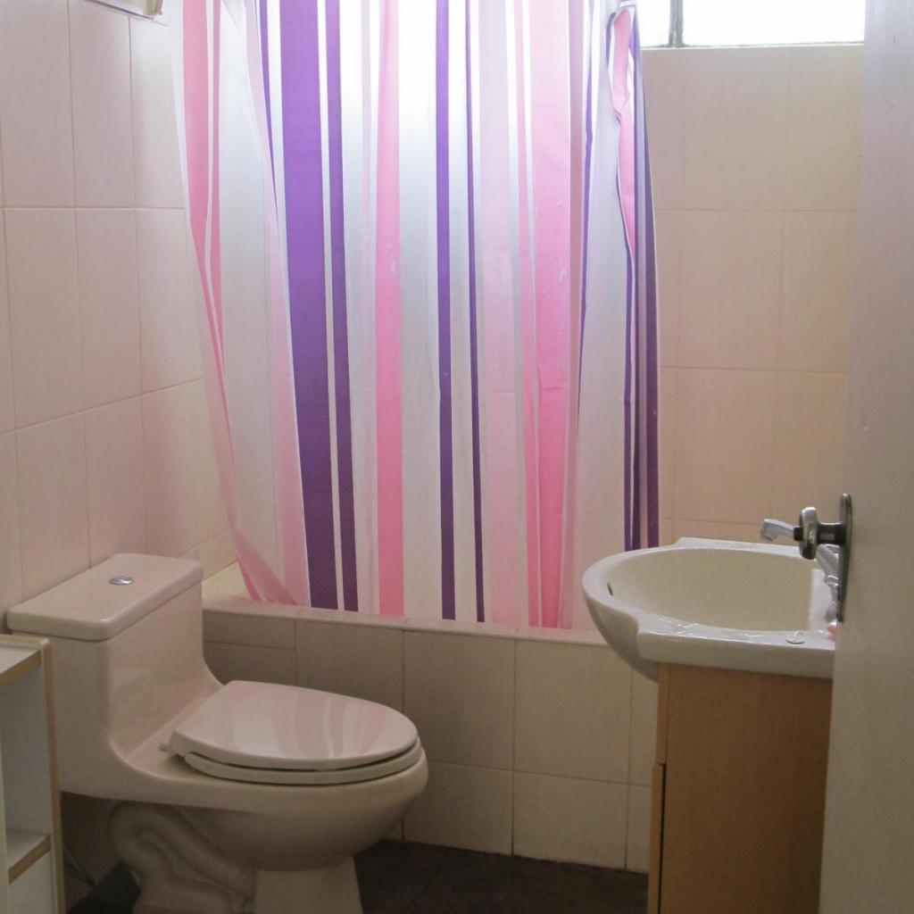 SE ALQUILA CUARTO CON BAÑO COMPARTIDO