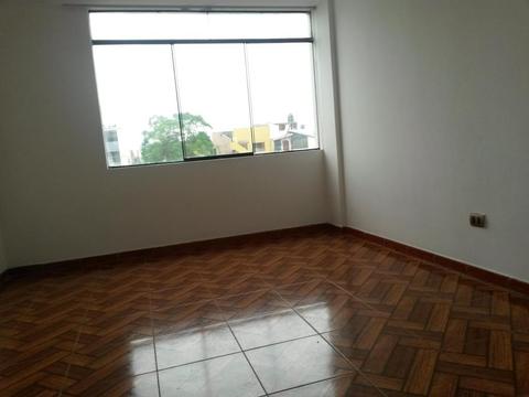 Alquilo Habitacion en AV. Venezuela
