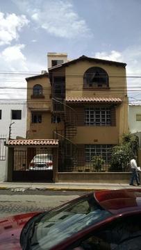 AHS INMOBILIARIA Vende casa de 03 pisos como terreno en Av. Jose A. Quiñones