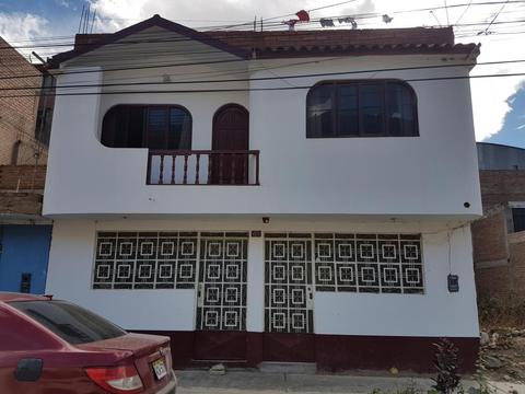 VENDO CASA 02 PISOS AZOTEA ZONA RESIDENCIAL URB MARIA LUIZA VIA COLECTORA 144M2