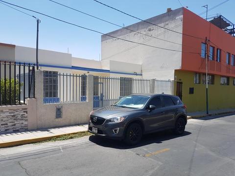 AHS C 2181 Alquilo céntrica casa en Ferroviarios de 300 m2 ideal para empresa u oficinas