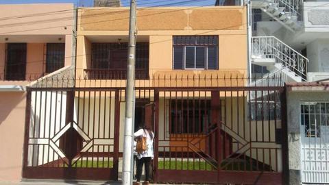 Casa 02 Pisos,200m2, 04 Hab.,Cochera en Urb. Granados,  a solo $140,000