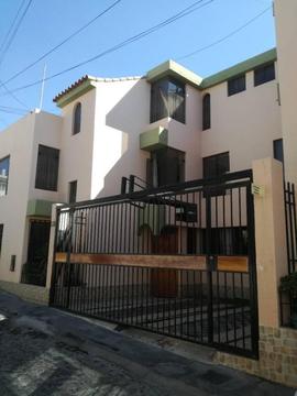 Casa · 170m2 · 3 Dormitorios · 1 Estacionamiento Calle Oscar R. Benavides , Yanahuara