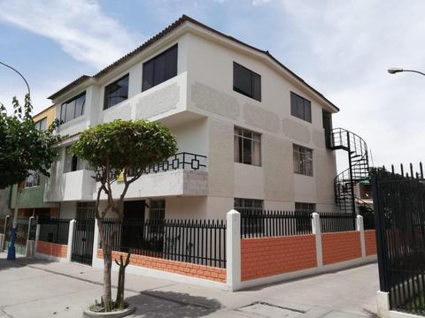 Casa · 290m2 · 3 Estacionamientos URBANIZACIÓN COOPERATIVA VÍCTOR ANDRES BELAUNDE, Yanahuara