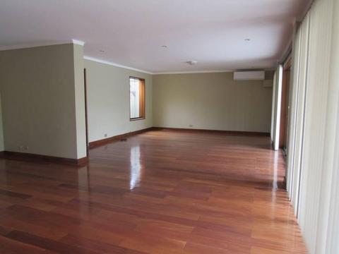 Alquilo Casa · 300m2 · 4 Dormitorios · 3 Estacionamientos en La Molina