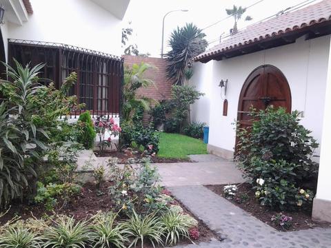Ofresco alquiler de una casa muy bonita en La Molina a un precio negociable