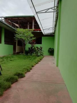 Se alquila casa al interior en céntrica zona de Tarapoto