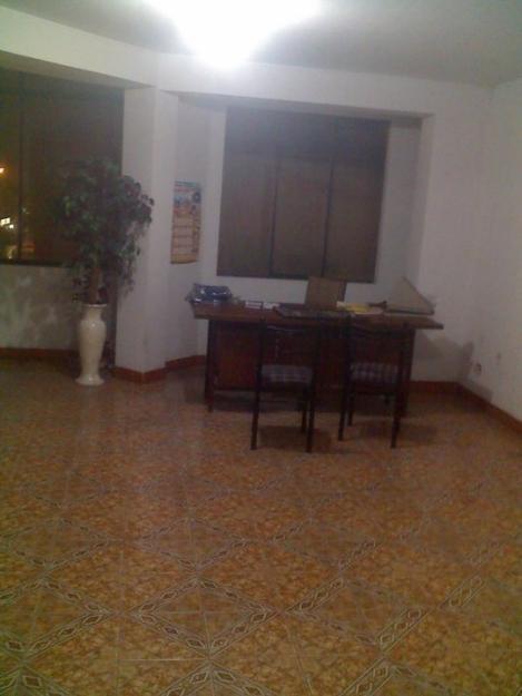 ALQUILO LOCAL COMERCIAL 4 PISO AV. GRAN CHIMU