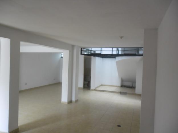 OPOERTUNIDAD LOCAL COMERCIAL FRENTE A EVITAMIENTO CON 80 M2