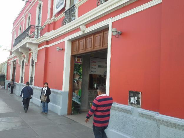 Se vende tienda en el 1er piso del C.C.Plazatec frente al centro civico de
