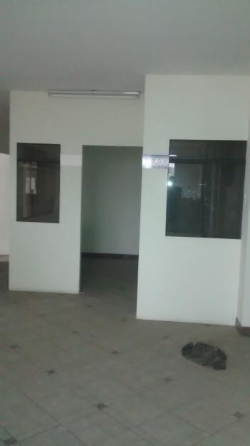 ALQUILO UNA OFICINA Y LOCAL COMERCIAL AV. GRAN CHIMU. 2,3 Y 4 PISO