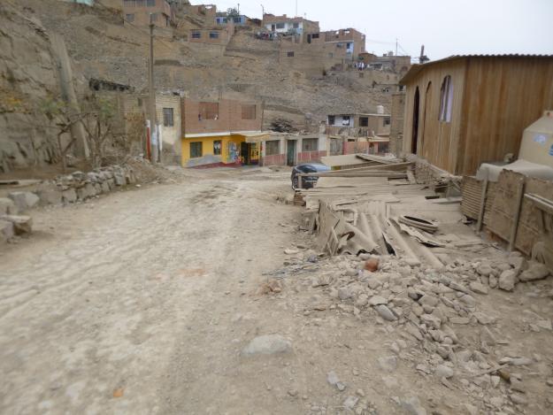 vendo casa como terreno en shangrila cerca al peaje chillon