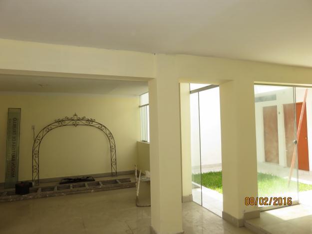 Impecable y elegante Casa de 3 pisos Con cochera. Urb Las Quintanas , 160 m2