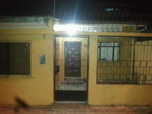 Alquilo casa amplia en zona tranquila de la ciudad