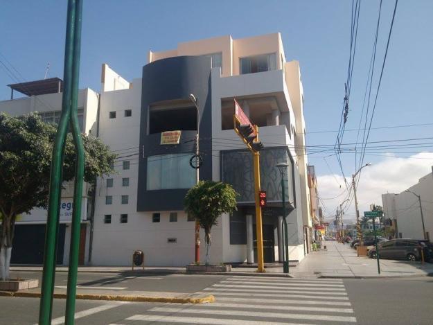 SE ALQUILA LOCAL COMERCIAL CHIMBOTE