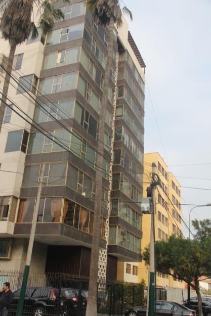 Remato penthouse duplex en el limite de San Isidro y Magdalena