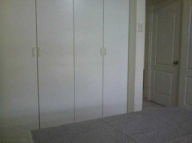 ALQUILO HABITACION CON. CLOSET , BAÑO PERSONAL, PARA SEÑORITAS, A 30 MTS DE LA UDEP