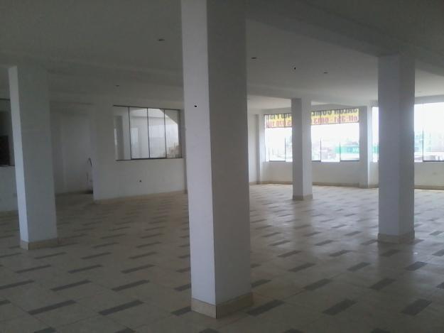 ALQUILO LOCAL COMERCIAL 400 MT2 4TO PISO