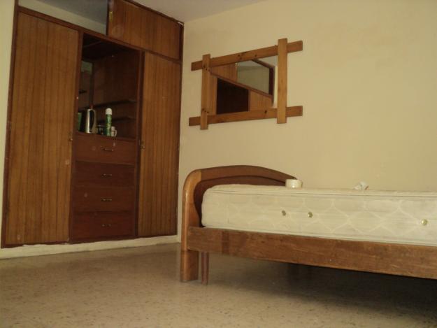 alquilo cómoda habitacion amoblada con todos los servicios