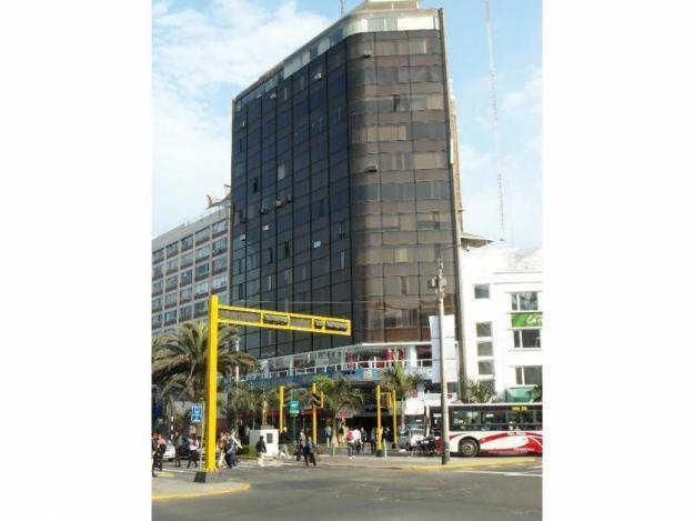 Alquiler local comercial u oficina en Miraflores frente al SAGA del Ovalo!! Centrico!!