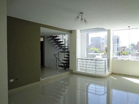 HC 1672 Vendo hermosa casa de 03 pisos y cochera para 02 autos en zona Residencial de Sachaca
