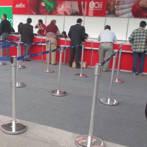 Alquiler de postes o separadores de cola