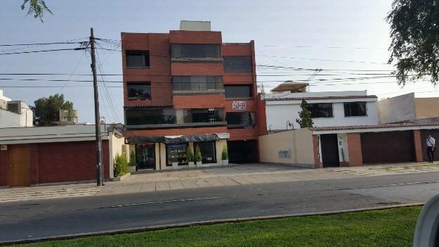 Alquilo departamento 75m2, 650 dolares,sala/comedor, cocina, baño, closet, 1 hab y cochera