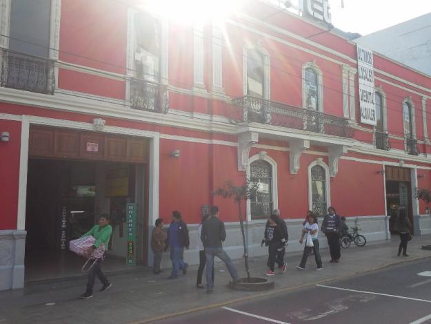 Vendo tienda en el 1er piso de Plazatec frente al Centro Civico de