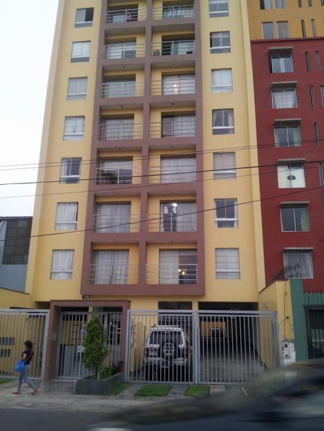 Vendo Excelente Departamento de 83 m2 en la Av. Bolivar cuadra 4, en Octavo Piso en la mejor zona de Pueblo Libre
