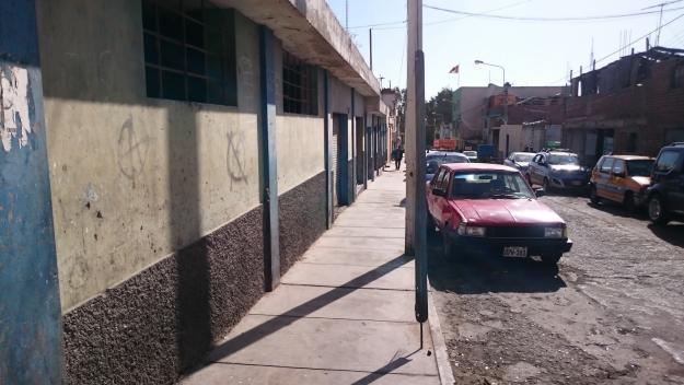 SE VENDE PROPIEDAD EN EL CERCADO ALTO DE LA LUNA FRENTE A LA PUERTA 7 MERCADO SAN CAMILO