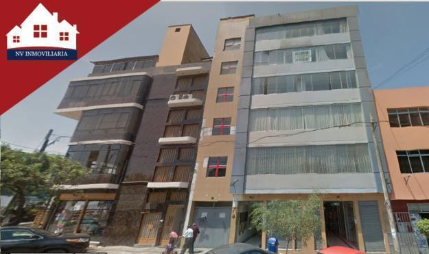 LINCE VENDO STAND MODERNO CENTRICO !GRAN OPORTUNIDAD!