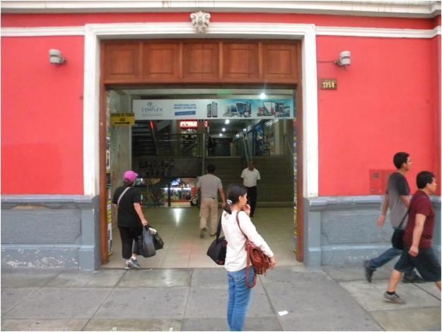 ALQUILO LOCAL COMERCIAL FRENTE A REAL PLAZA