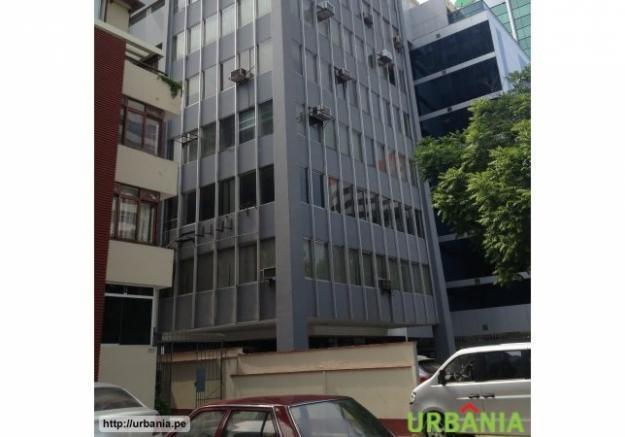 Alquilo oficina en centro financiero San Isidro, cochera, vigilancia 24hrs, moderno edificio