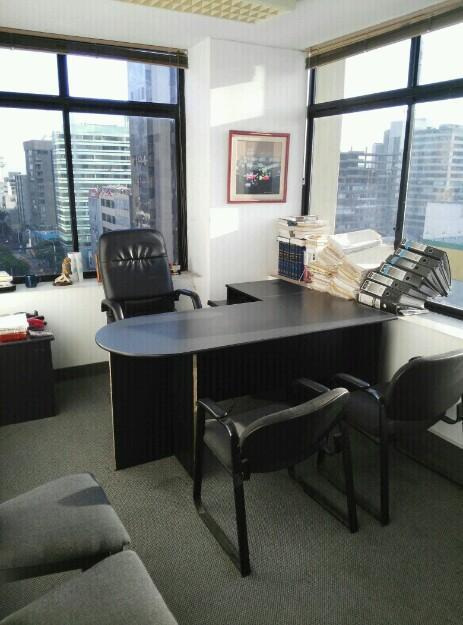 Comparto oficina miraflores. Incluye privado para directorio, recepcion, kitchenet, baños