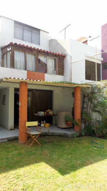 Vendo bonita casa de 02 pisos con cochera en Tahuaycani Sachaca cerca de la Av. Victor Andres Belaunde