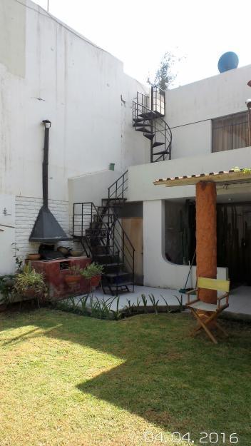Vendo bonita casa de 02 pisos con cochera en Tahuaycani Sachaca cerca de la Av. Victor Andres Belaunde