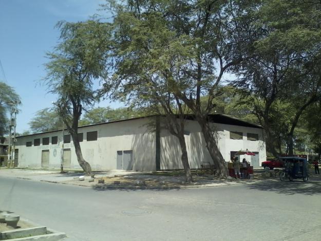 Vendo o Alquilo local comercial de 1200 m2 en muy buena ubicacion Urb