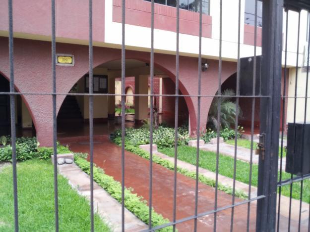 VENDO DEPARTAMENTO EN PRIMER PISO SURCO