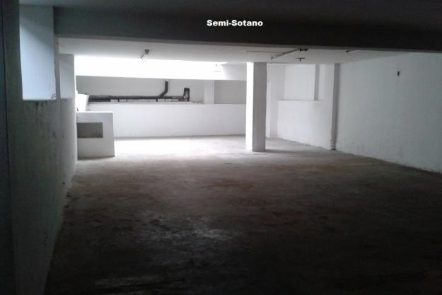 VENDO MAGNIFICO LOCAL COMERCIAL/INDUSTRIAL 580 M2, TOTAL CONSTRUIDO, AV. COLONIAL 15/16  CERCADO