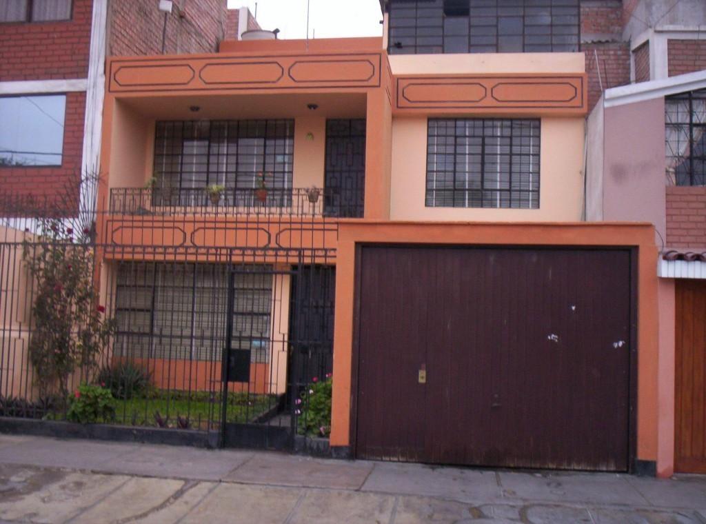 Casa en San Miguel, frente avenida Pio XII